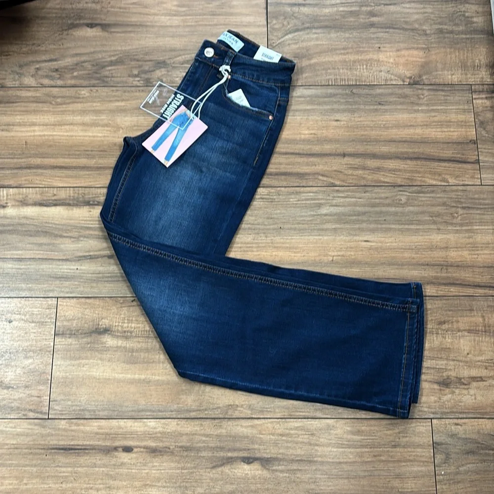 Classic Blue Straight Jeans for Effortless Style - Picture 2 of 5